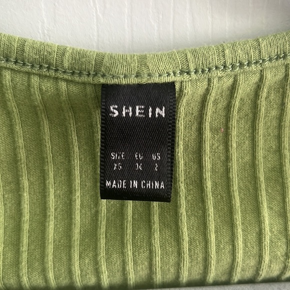 Shein Cropped Tee. - Picture 3 of 3